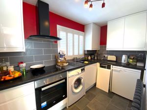 Kitchen- click for photo gallery